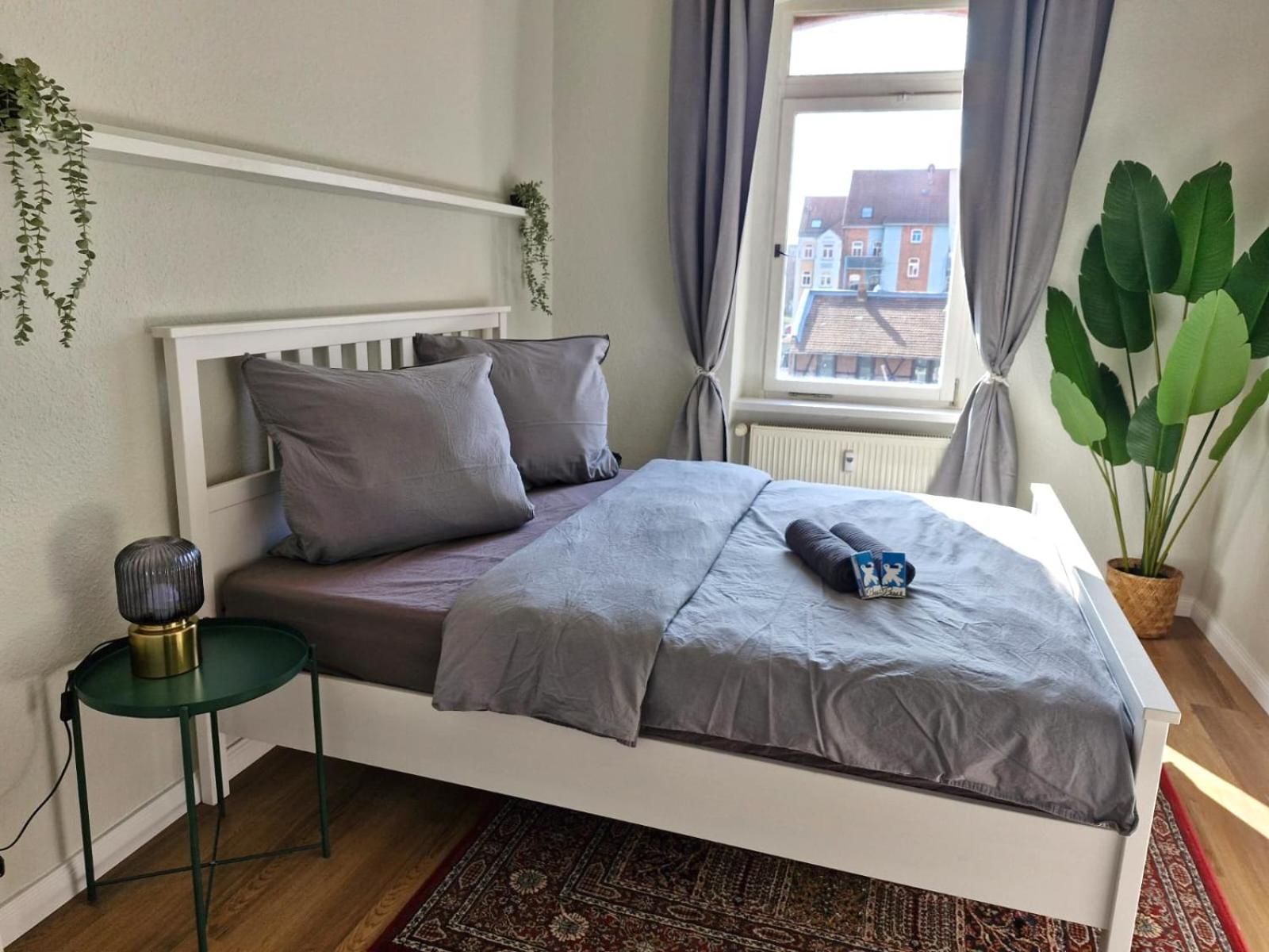 Grossraum-Apartments Mit 2Sz, Wz, Kueche, Smart-Tv, Parken, Etc Erfurt Room photo